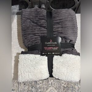 Cuddl Duds Gray Ribbed Plush Throw with White Sherpa